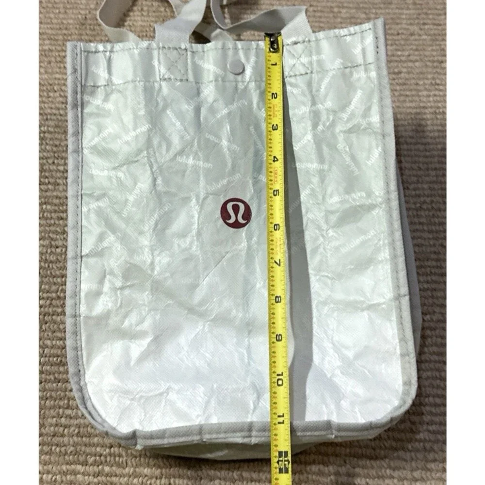 Lululemon small lunch Bag 100% Recycled Polypropylene 9
